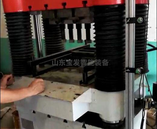 小型粉末成型液壓機(jī)現(xiàn)場(chǎng)