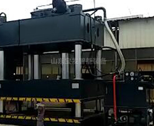 大型四柱液壓機(jī)測(cè)試