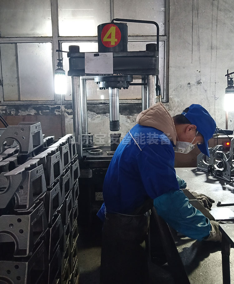 二梁四柱液壓機(jī)客戶現(xiàn)場圖