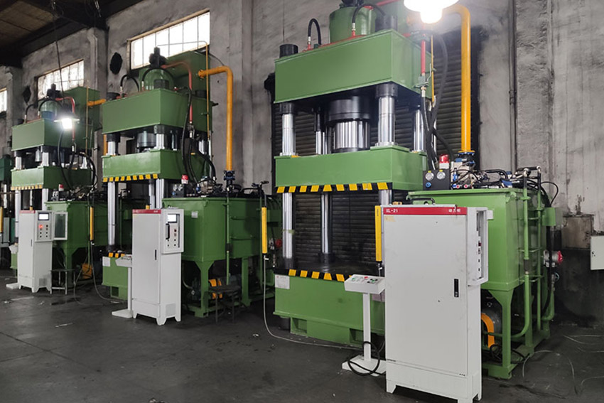 山東寶發(fā)昱陽重液壓機廠家生產(chǎn)的500t剎車片液壓機